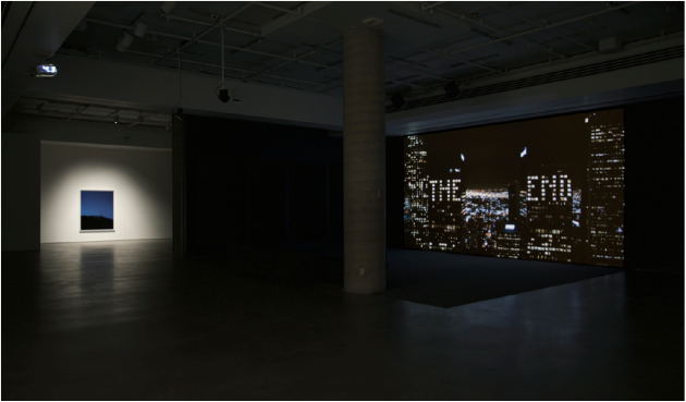 Vue de l’exposition La nuit politique d'Aude Moreau présentée à la Galerie de l’UQAM du 6 mars au 11 avril 2015. Crédit photographique : Galerie de l’UQAM. 