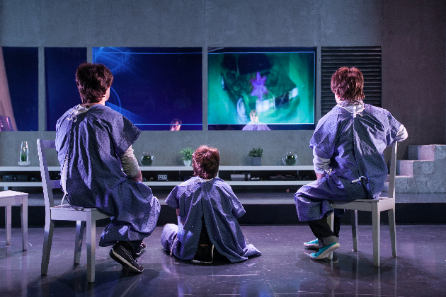 Rire jaune pour expier. Angoisse cosmique (ou le jour où Brad Pitt fut atteint de paranoïa) de Christian Lollike