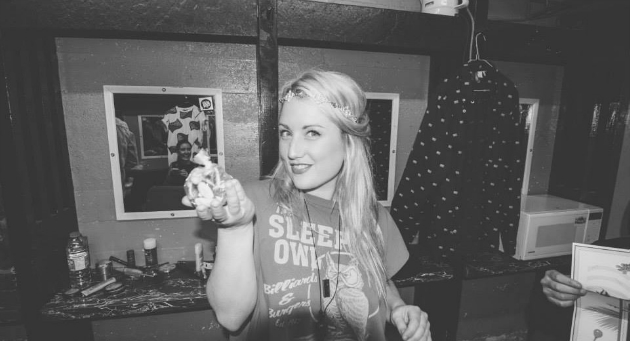 De la danse et des chaises. Fanny Bloom s&rsquo;éclate à Révèle la relève