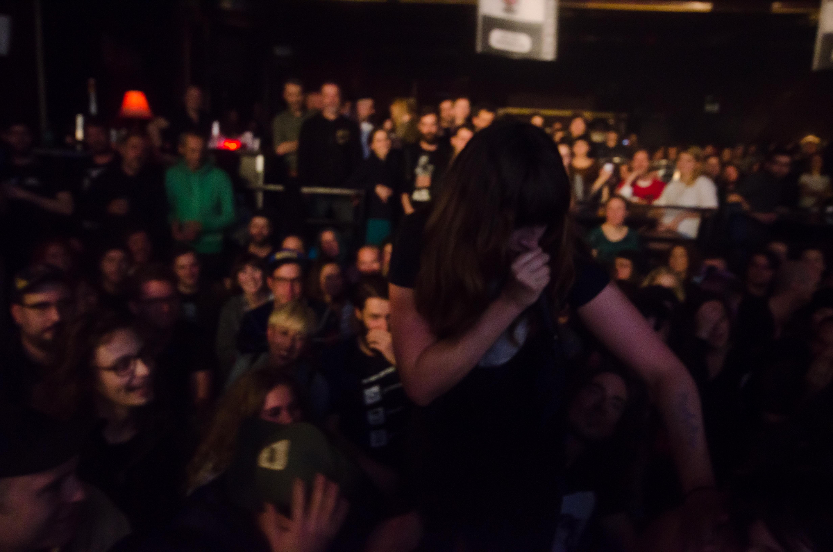 La perruche déjantée : Duchess Says lance <em>Sciences Nouvelles</em>